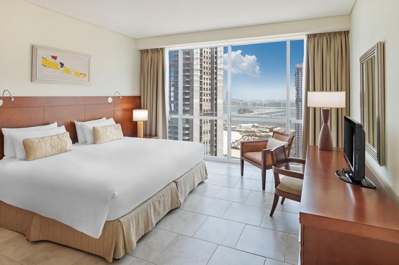 Панорама Oasis Beach Deluxe Apartments 5*